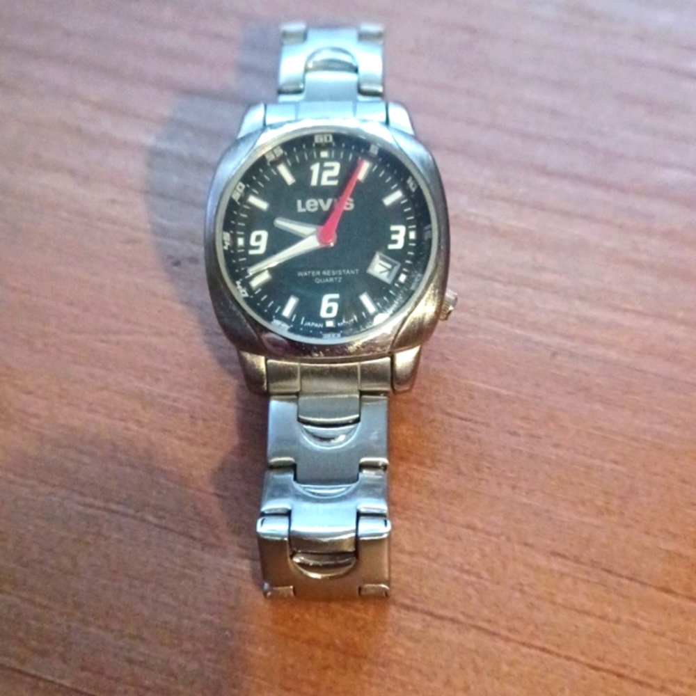 Levi's watch with date window silver